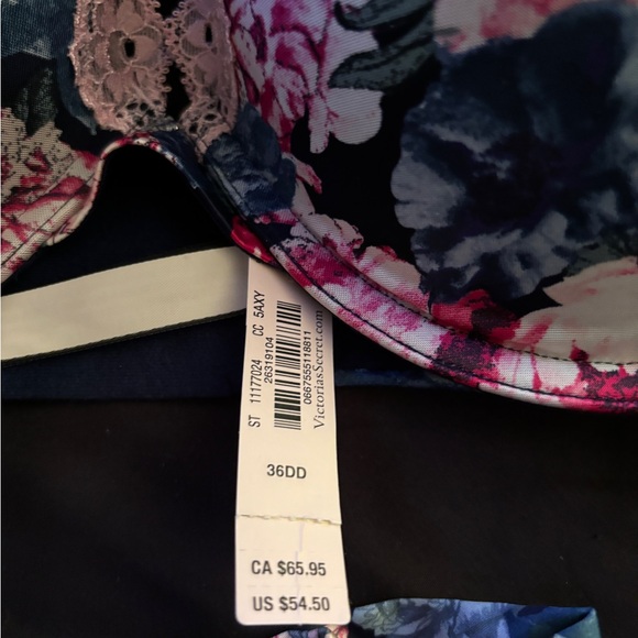 Victoria Secret Bra and Thong Set - Picture 6 of 10